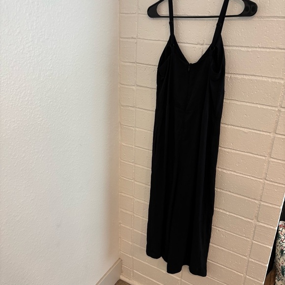 Vince Vneck Spaghetti Strap Blk Play Romper - Picture 4 of 9